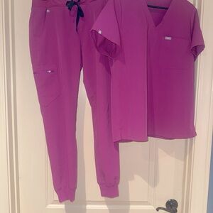 Figs Women's Catarina Scrub Top and Zamora Joggers Set Size Medium